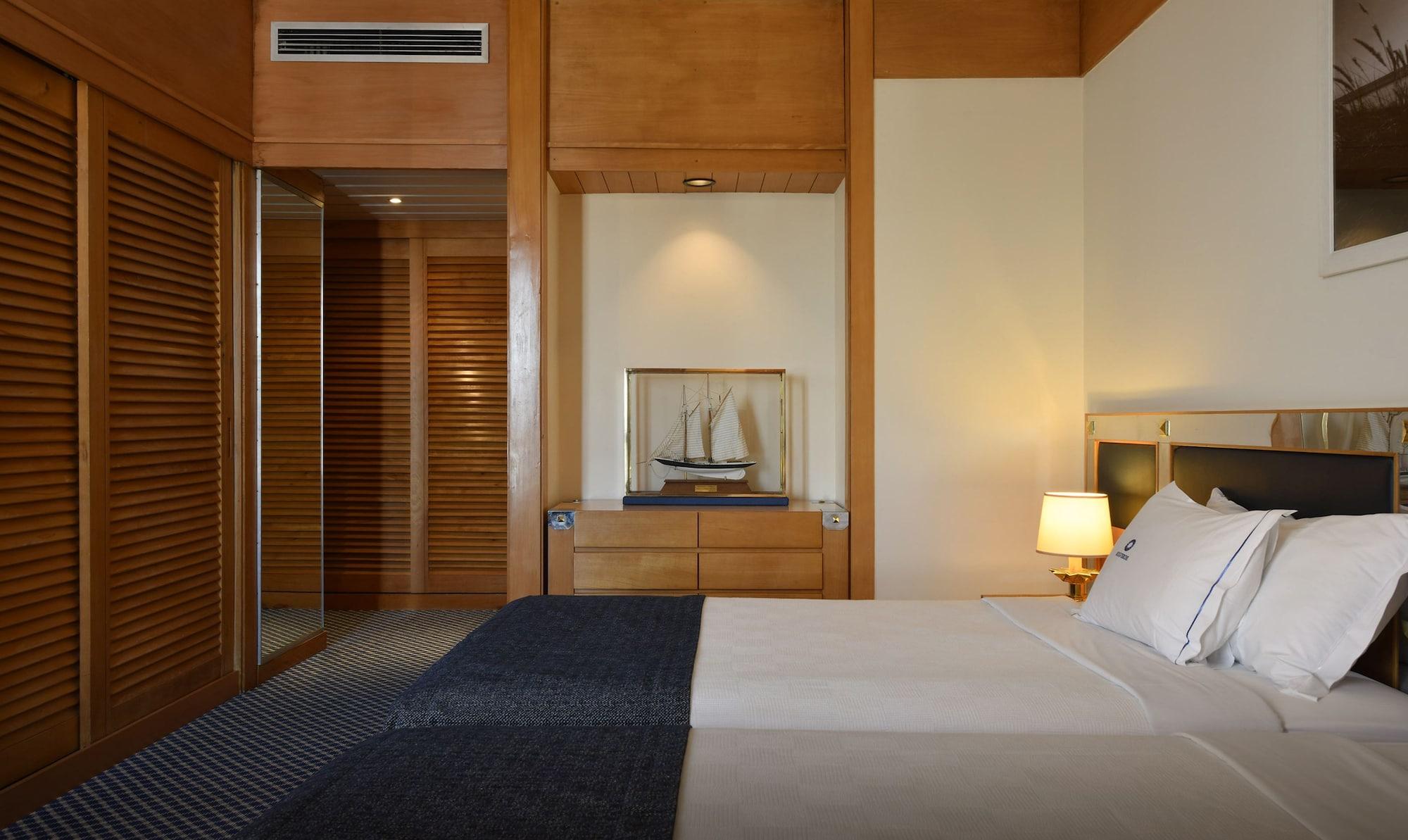 Algarve Casino Hotel Portimão Kültér fotó A bedroom at the hotel