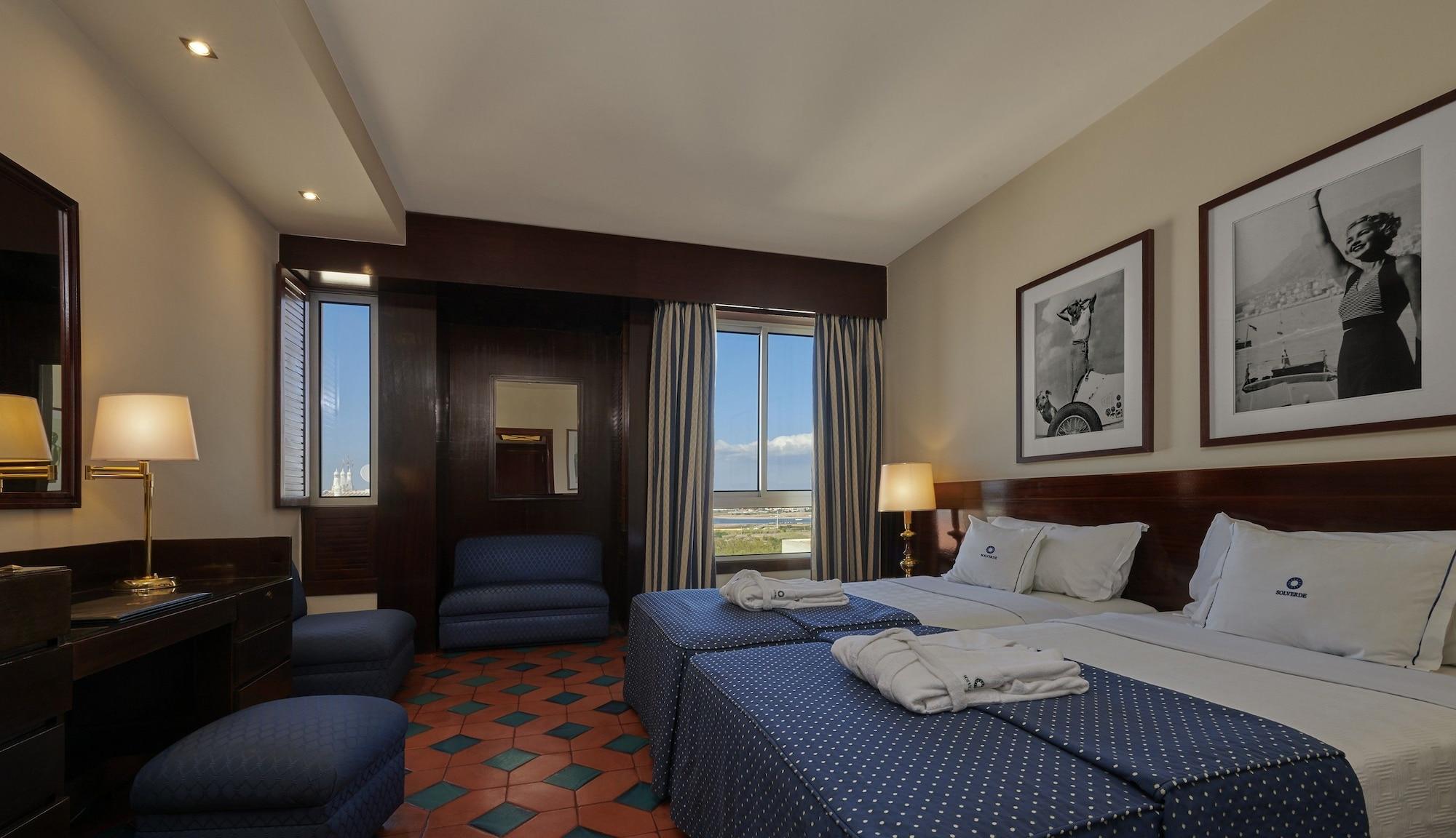 Algarve Casino Hotel Portimão Kültér fotó A room at the hotel