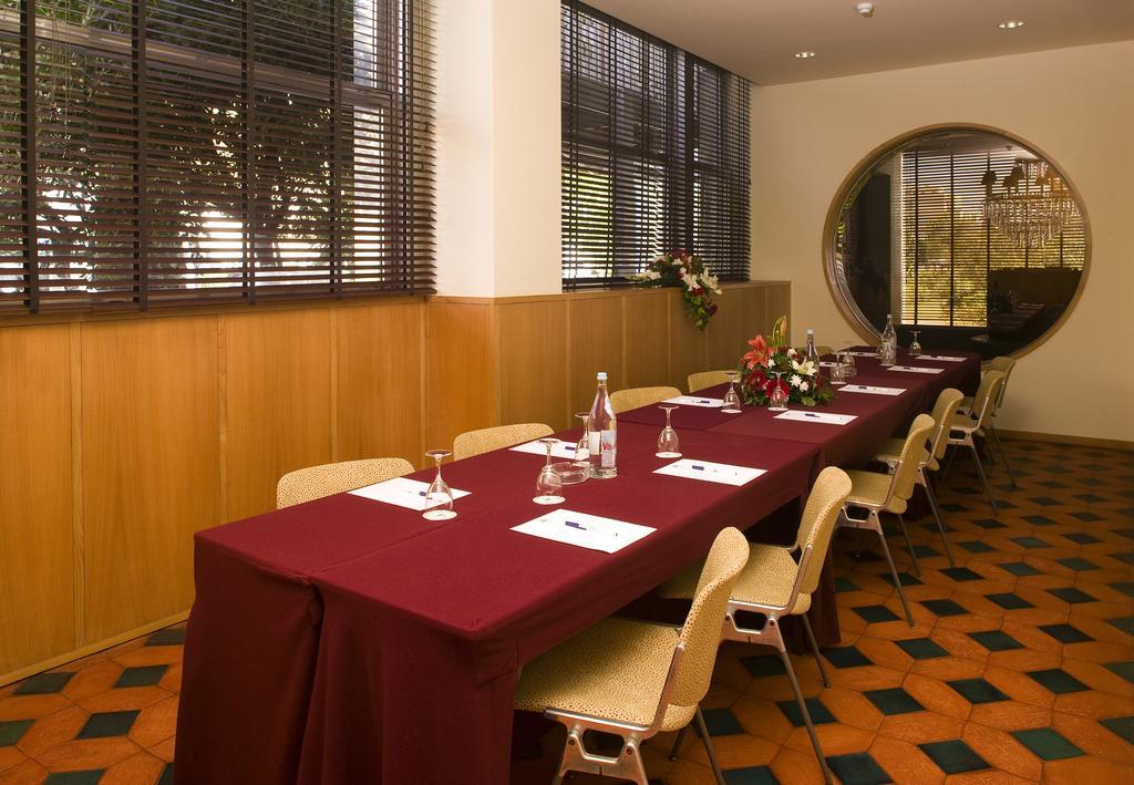 Algarve Casino Hotel Portimão Kültér fotó The meeting room