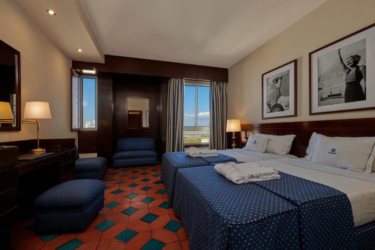 Algarve Casino Hotel Portimão Kültér fotó A room at the hotel